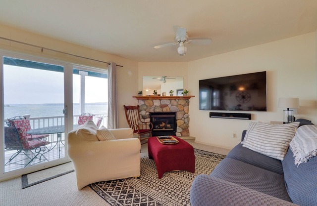 Beachfront Onekama Vacation Rental w/Balcony!