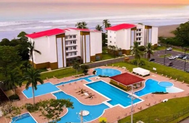 Beachfront Paradise Condo, Great Location, Bejuco