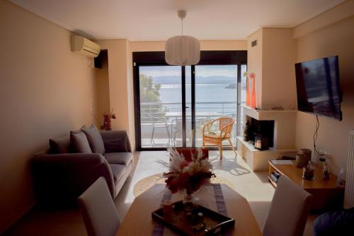 Beachfront Penthouse with Seaview