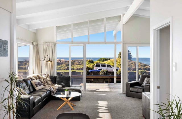 Beachfront Retreat Su