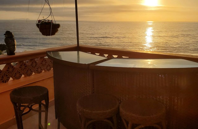 Beachfront - Spectacular Luxury Single Family Home/Views - Newly Renovated