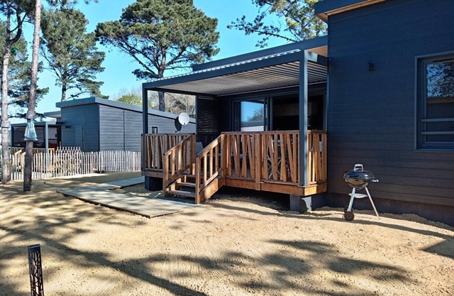 Beachfront Terrace Retreat - 4 Guests, Heated Pool