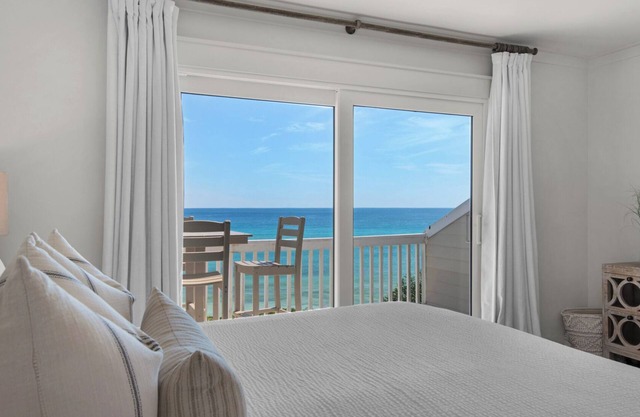 Beachfront Townhome in Seacrest + Free Tickets: Bikes, Dolphin Cruise & More!