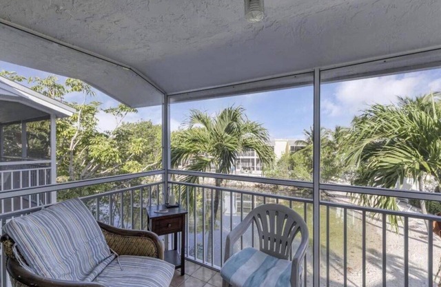 Beachfront Townhouse will Pool!