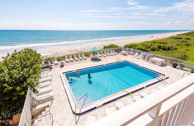 Beachfront Vacation Rental, W/updated kitchen. Amazing Views of the ocean!