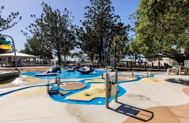 Beachfront Wynnum Apartmentn