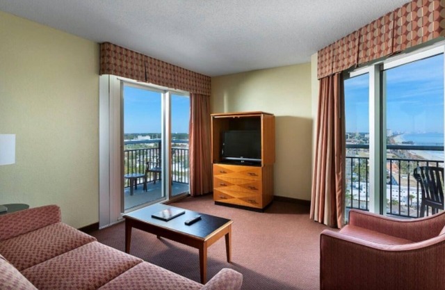 Beachside Elegance Ocean View King Condo 4th Floor