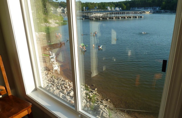 Beachside⭐ Lakefront ⭐ Sleeps 10 ⭐2 King & 2 Queen Beds⭐3 Full Baths