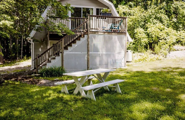 BeachVibe Apartment Near Footbridge Beach