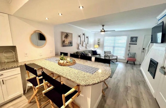 Beachy 2bd Townhouse w/Garage