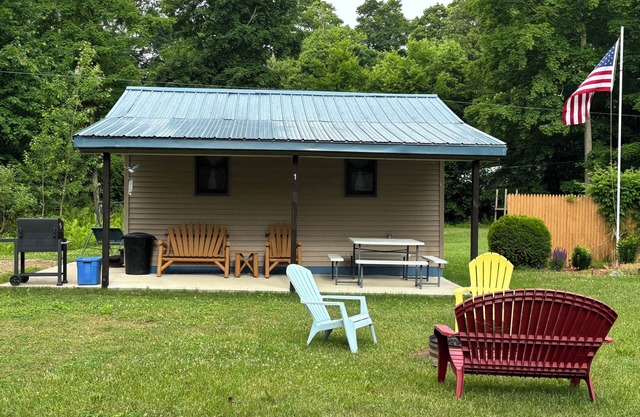 "Beachy Bungalow" cottage in Harbor Beach - Perfect getaway spot