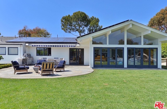 Beachy Malibu Home in Point Dume