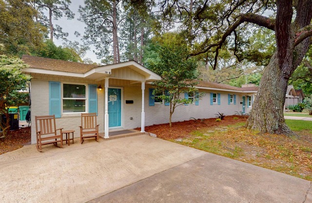 BEACHY SISTERS B 4 Bedroom 3 Bath