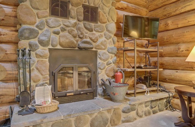 Bear Den Log Cabin