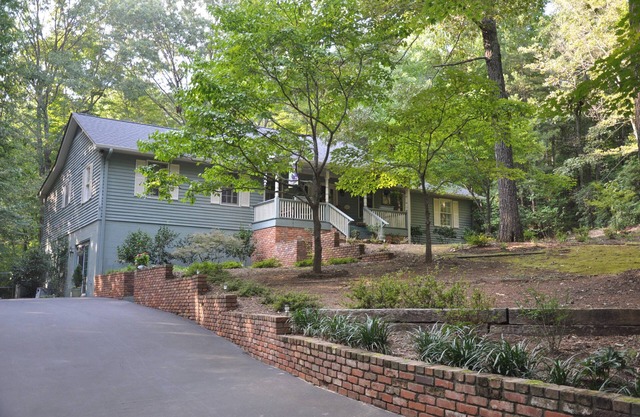 Bear Hugs Cottage- Relax in the mountains!