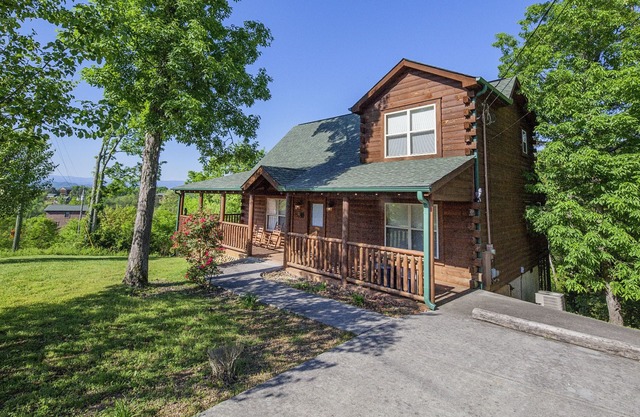 Bear Hugs - Great Cabin!