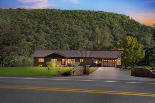 Bear Paw Cottage- 12 mins to Seneca Rocks cottage