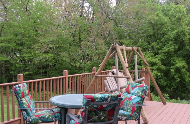 Bear's Den @ Squirrel's Nest B&B, LLC