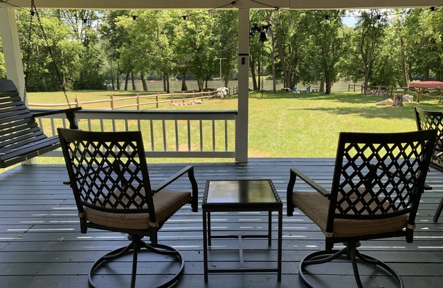 Bear Valley- Riverfront with hot tub - Starlink Satellite Wi-Fi