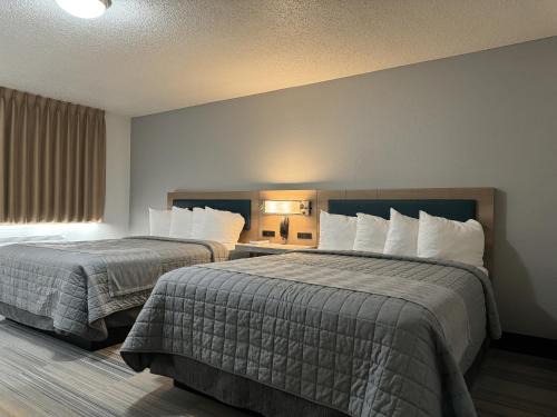 Bearcat Inn and Suites