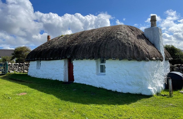 BEATON'S CROFT HOUSE - UIG SKYE, romantic, with open fire in Uig