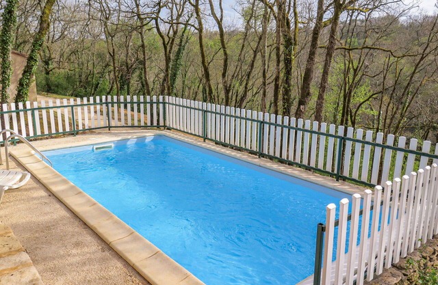 Beautiful private villa for 4 guests with private pool, WIFI, TV, terrace, pets allowed and park.
