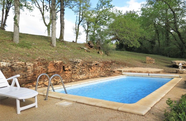 Beautiful private villa for 4 guests with WIFI, private pool, TV, terrace, pets allowed and park.