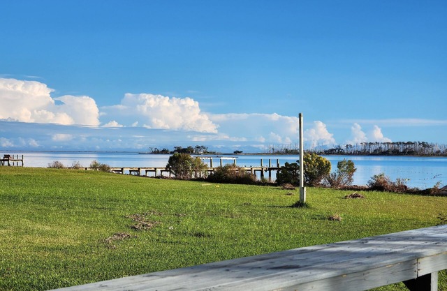 Beaufort, NC nearby: Dolphins, Boating, Fishing, Birding, Waterfront