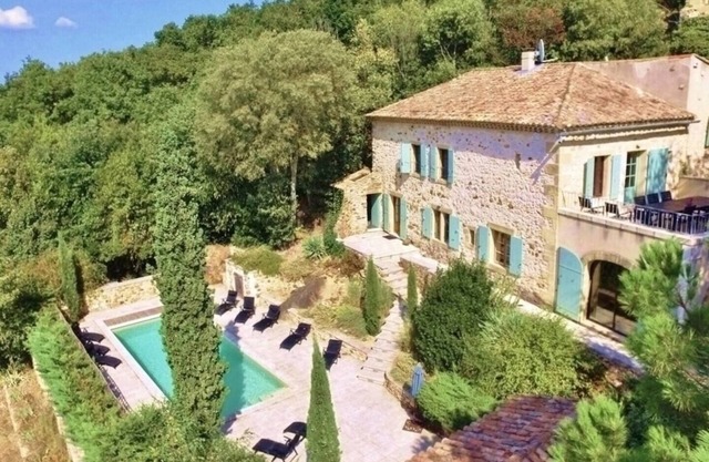 Beautiful 5 bed house near Uzes, amazing views & large pool