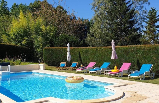 Beautiful Country House, Large Heated Private Pool, Gardens, Play Area