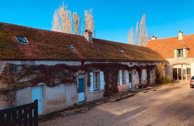 Beautiful Burgundy Family House with pool at the gates of the Morvan