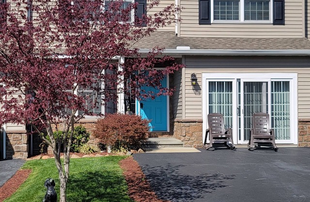 Beautiful townhouse 10 minutes from Lancaster city and Dutch Wonderland