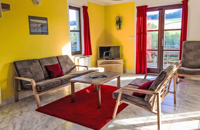 Beautiful private villa for 8 guests with pool, WIFI, TV, patio, pets allowed and panoramic view