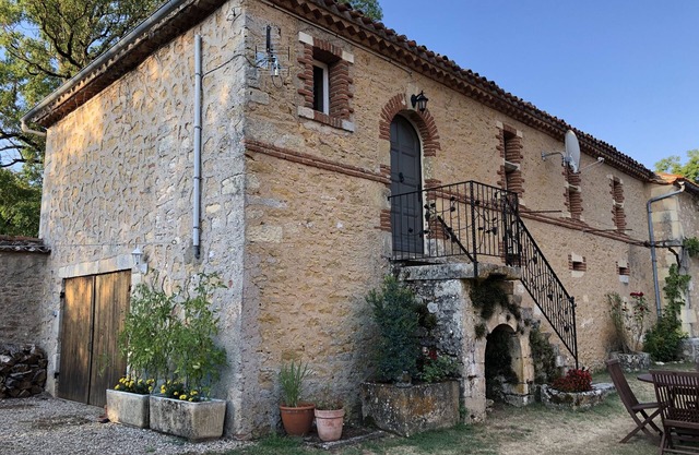 Beautifully restored stone apartment on the domaine. Sleeps 5.