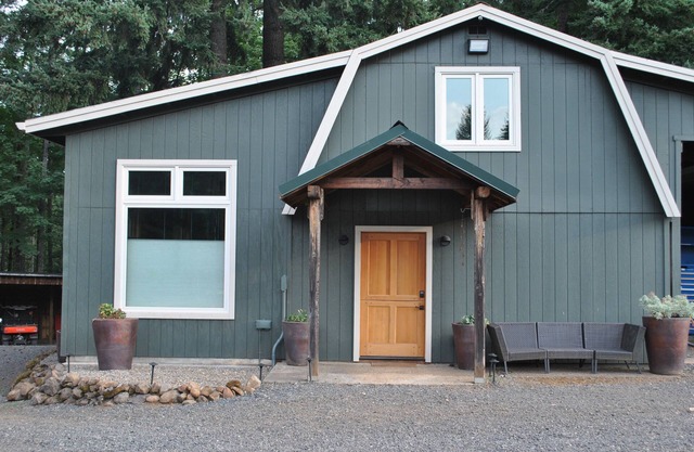 Beautiful 1,400 sq ft guesthouse on country property mins. from Silverton.