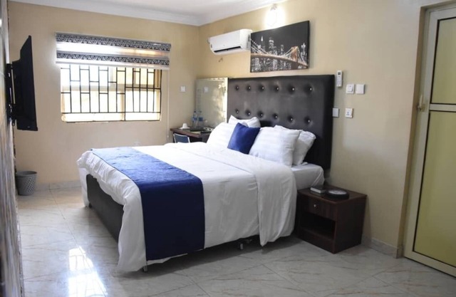 Beautiful 1 Bed, Living Room in a Hotel Penthouse