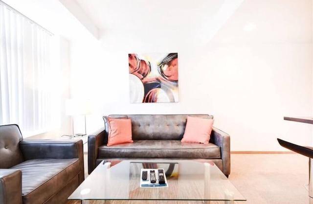 Beautiful 1BR | Desk & WiFi | Full Kitchen | Washer/Dryer | Cambridge
