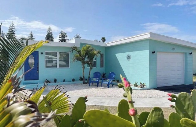 Beautiful 2/1 Home - Walking Distance to the Beach