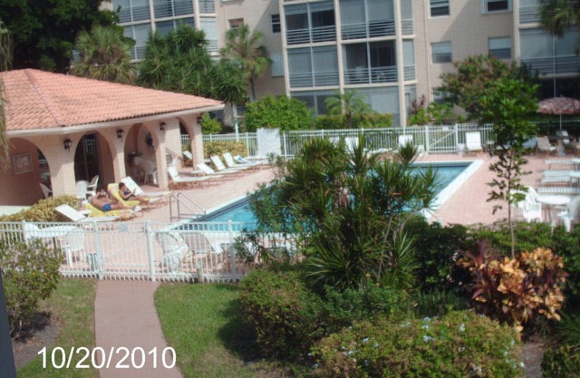 BEAUTIFUL 2 BDRM IN LAUDERDALE-BY-THE-SEA JUST STEPS TO SAND, SUN AND FUN!