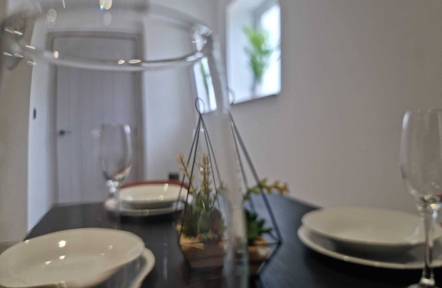 Beautiful 2-Bedroom Apartment with Parking