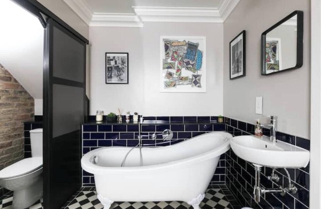 Beautiful 2 bed Penthouse + Private Rooftop HotTub