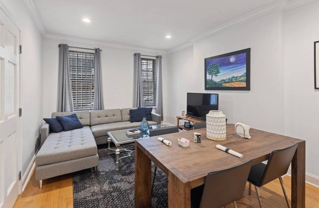 Beautiful 2 bedroom in Graduate Hospital w Back Patio