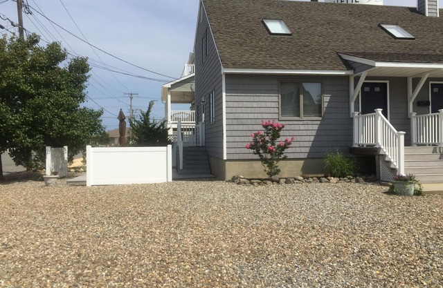 Beautiful 2 bedroom/1 bath duplex in Lavallette