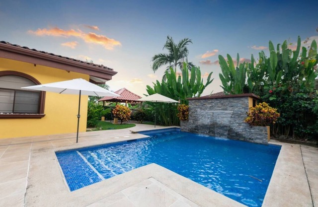 Beautiful 2 Bedroom, 2 bathroom private villa with private pool