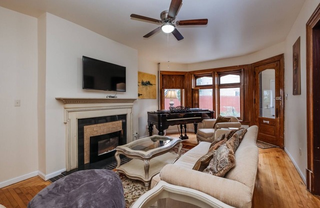 Beautiful 2 Bedroom Apartment in Allentown Center - Enhanced Cleaning