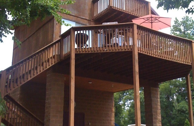 Beautiful 2 bedroom cabin 40 feet from scenic current river. Boat ramp access.
