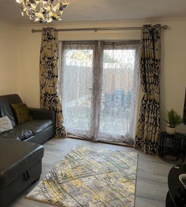 Beautiful 2-bedroom in Grays close to Lakeside