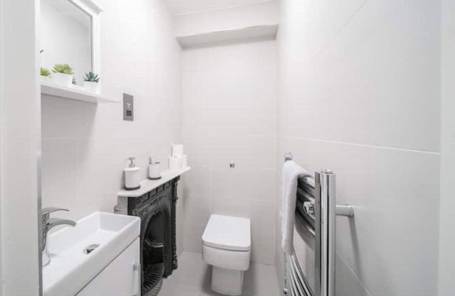 Beautiful 2 Bedroom House With Spacious Garden BBQ