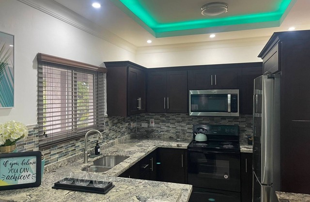 Beautiful 2 Bedroom Unit