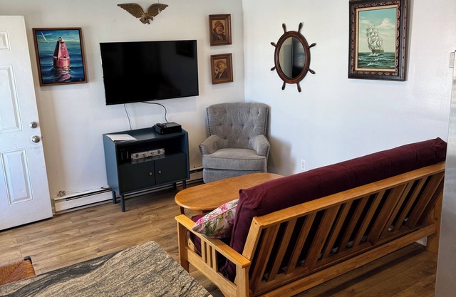 Beautiful! 2 blocks to boardwalk, beach, restaurants and rides! Newly remodeled.